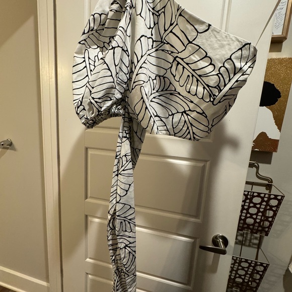 TargetXFeNoel. One Shoulder. Black and White. Print. Top. - Picture 4 of 6